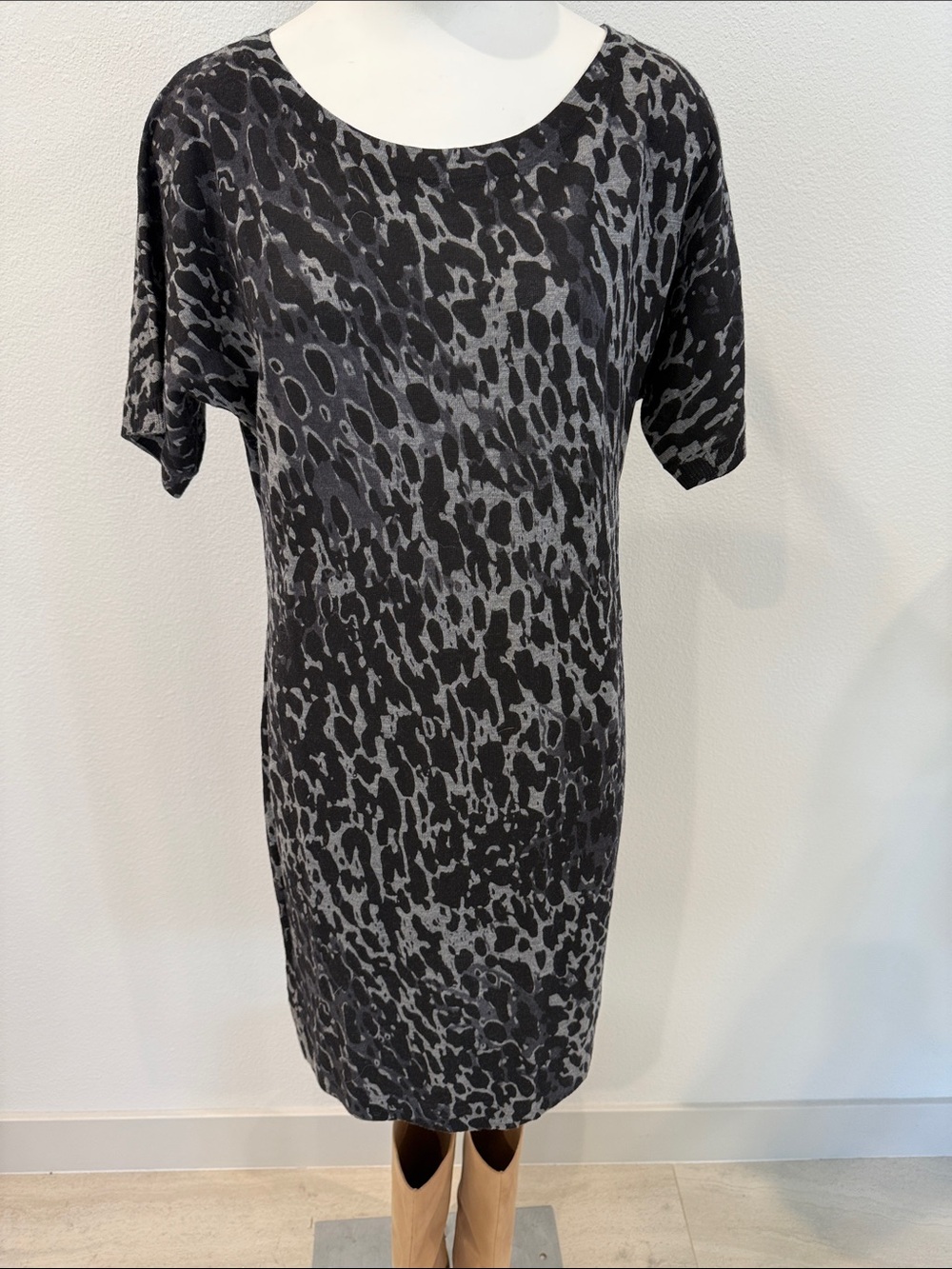 NWOT Loft Black and Gray Leopard Print Shift Dress Sz S